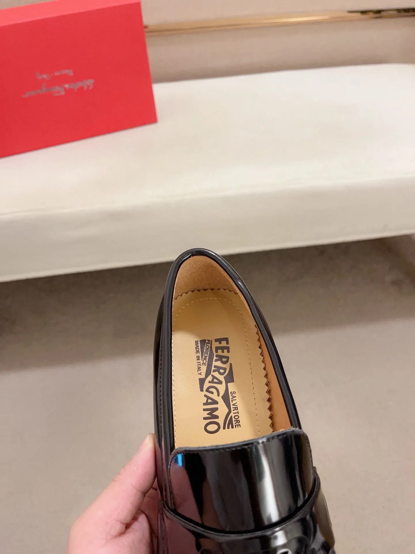 Men's shoes💰: 520💰 High version Ferragamo quality! 🆕🆕Exclusive hot-selling products in stock🔥🔥New products on the shelves, high-quality shoes, high-end driving shoes, with complete packaging! 💪 💪 Material: imported patented cowhide 🐂 + imported high-quality water-dyed cowhide lining + wear-resistant outsole 👍🏻👍🏻 Features: high-end and comfortable, purely handmade 🚀 🚀 Create the perfect shoes that suit you best 🔥 🔥 Size: (38-44) Can be customized 45 non-returnable!